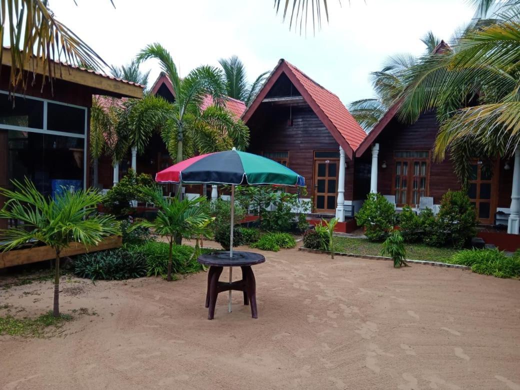 Elegant Green Beach Resort Тринкомали Экстерьер фото