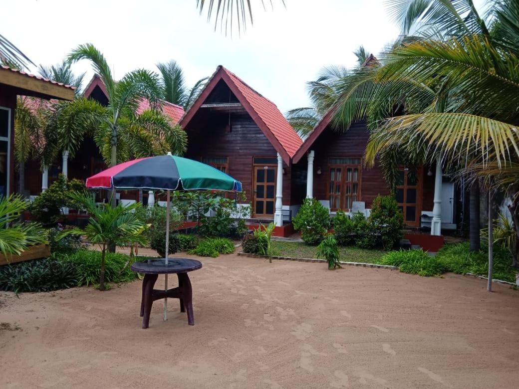 Elegant Green Beach Resort Тринкомали Экстерьер фото