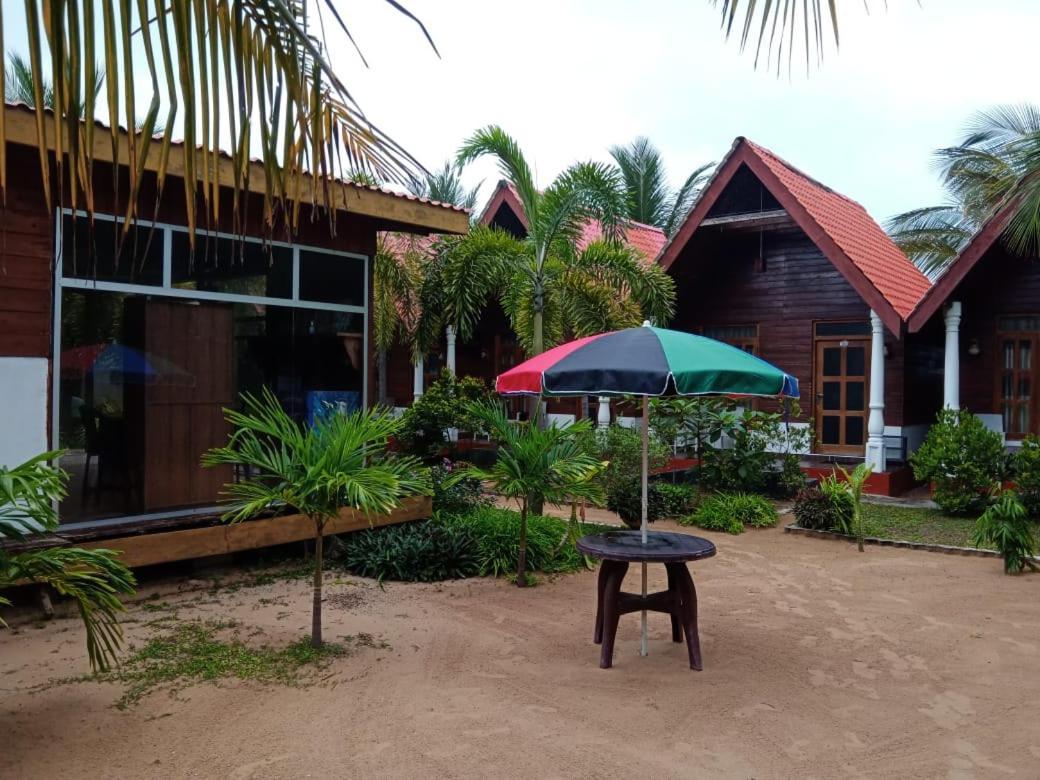 Elegant Green Beach Resort Тринкомали Экстерьер фото