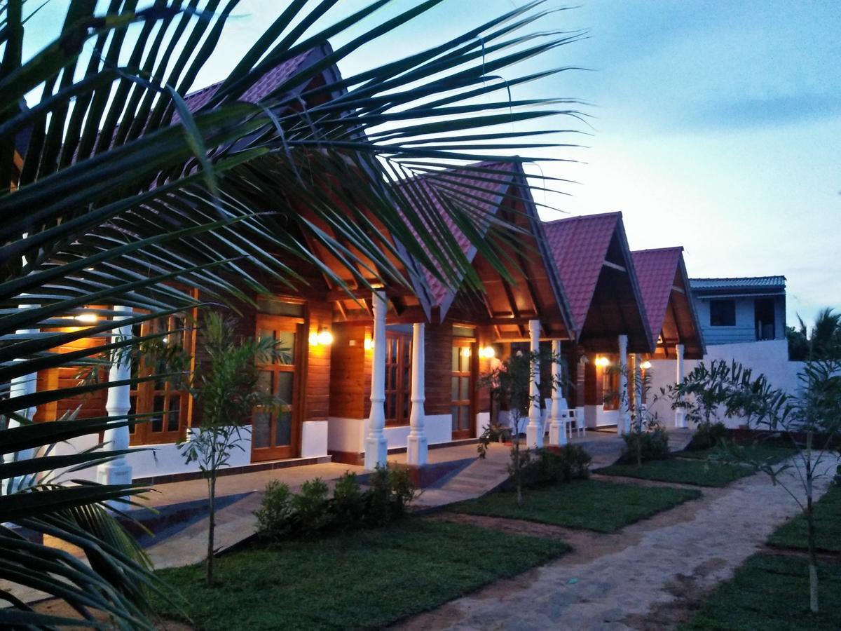 Elegant Green Beach Resort Тринкомали Экстерьер фото