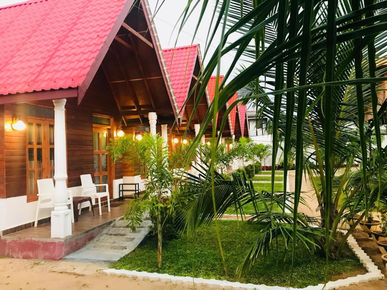 Elegant Green Beach Resort Тринкомали Экстерьер фото