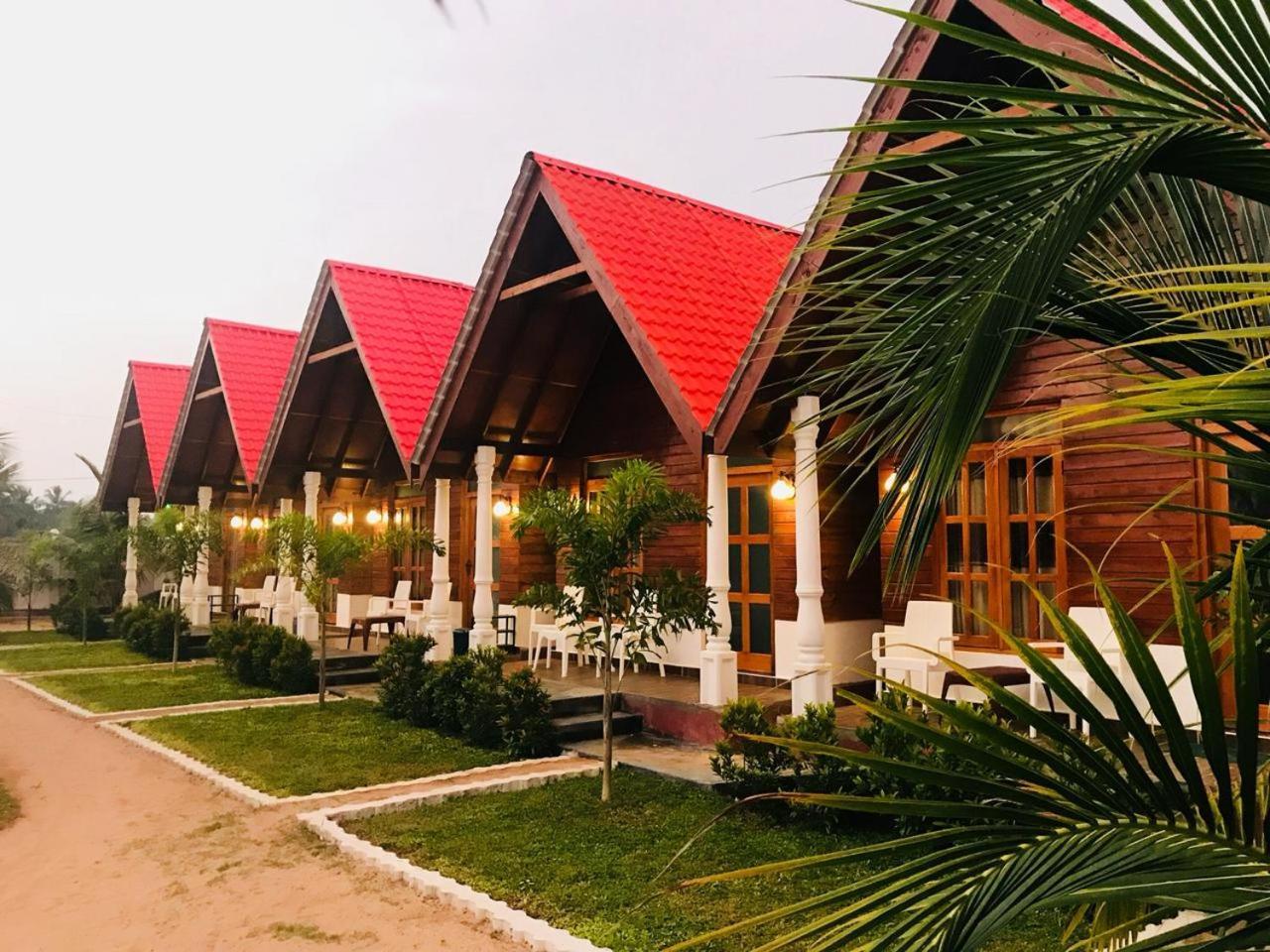 Elegant Green Beach Resort Тринкомали Экстерьер фото