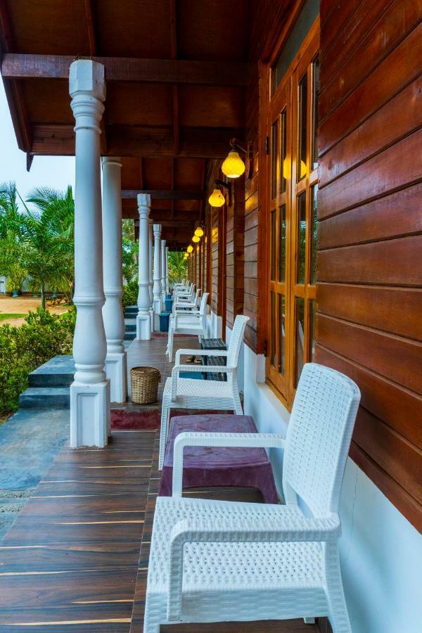 Elegant Green Beach Resort Тринкомали Экстерьер фото